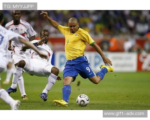 单带突破与技术盘带并重的足球球星盘点及其精彩瞬间 单带突破与技术盘带并重的足球球星盘点及其精彩瞬间