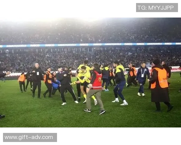 足球史上十大失误最惨球星：那些令球迷心碎的瞬间回顾