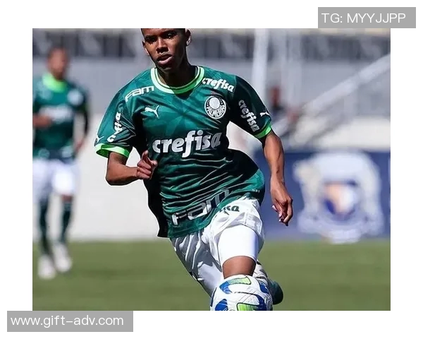 日本足坛新星崛起:世界杯首球光芒闪耀 日本足坛新星崛起:世界杯首球光芒闪耀