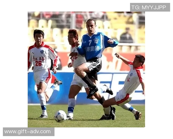 大连足球历史上的十大球星及其传奇故事揭秘 大连足球历史上的十大球星及其传奇故事揭秘