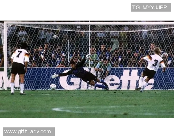 足球球星带刀侍卫背后的传奇故事与他在绿茵场的铁血气质解析